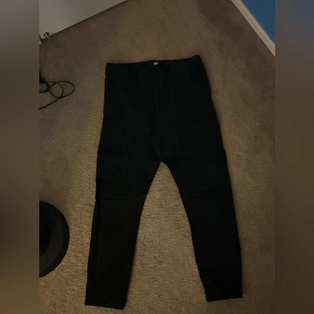 H&M BLACK CARGOS SIZE MEDIUM MEN